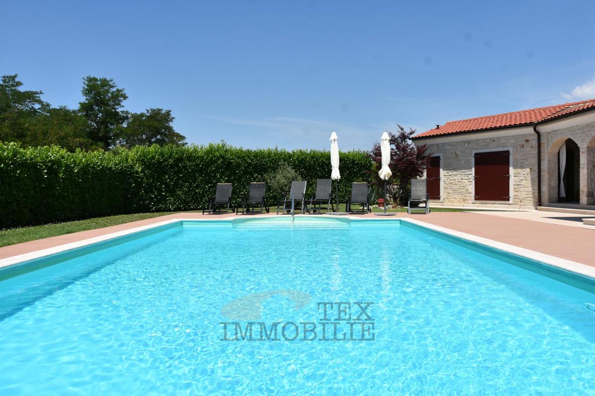 Villa in pietra con piscina in una zona tranquilla dell’Istria – 240 m²