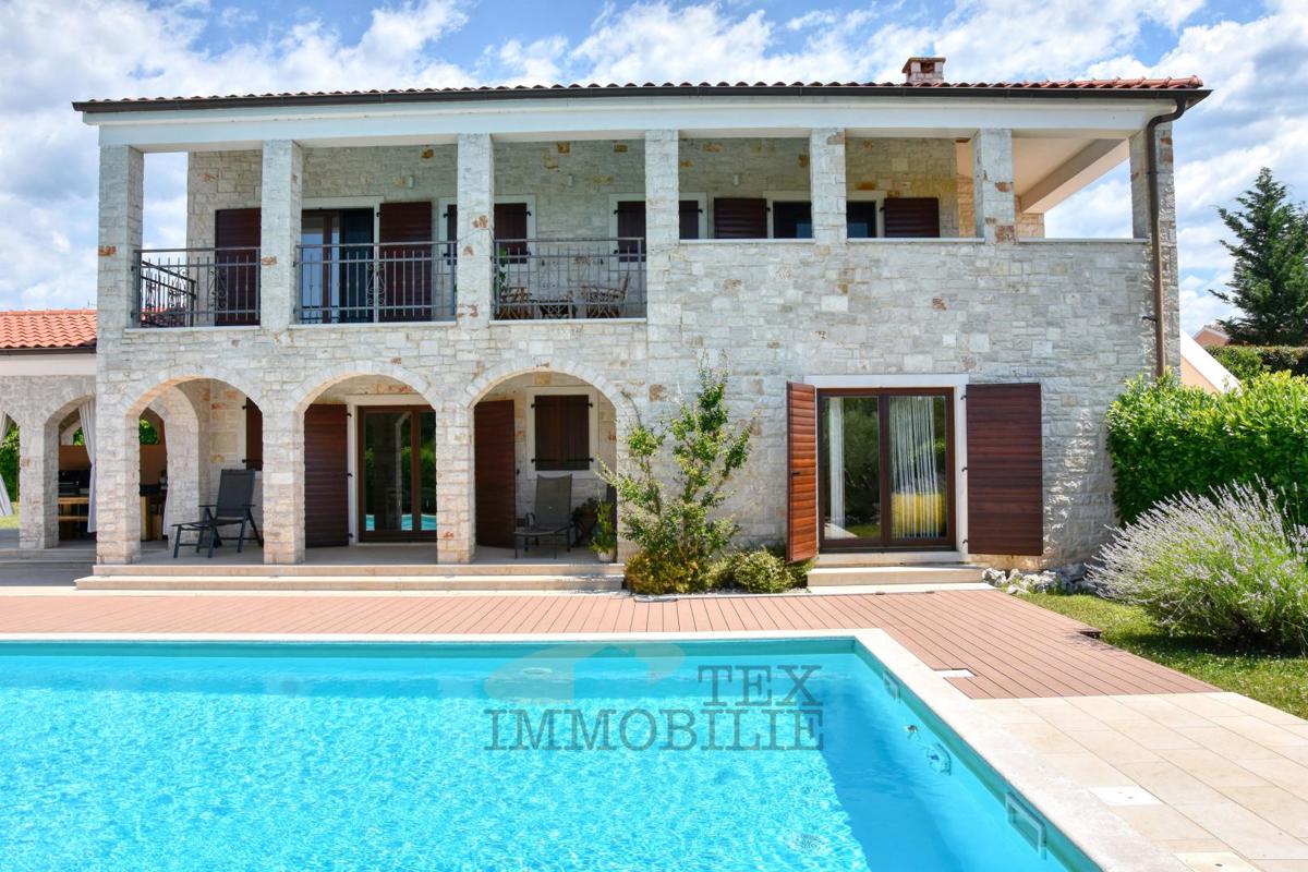 Villa in pietra con piscina in una zona tranquilla dell’Istria – 240 m²