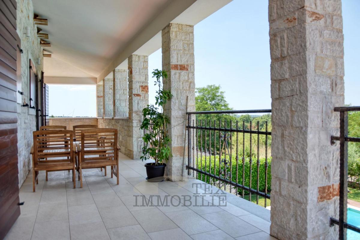 Villa in pietra con piscina in una zona tranquilla dell’Istria – 240 m²