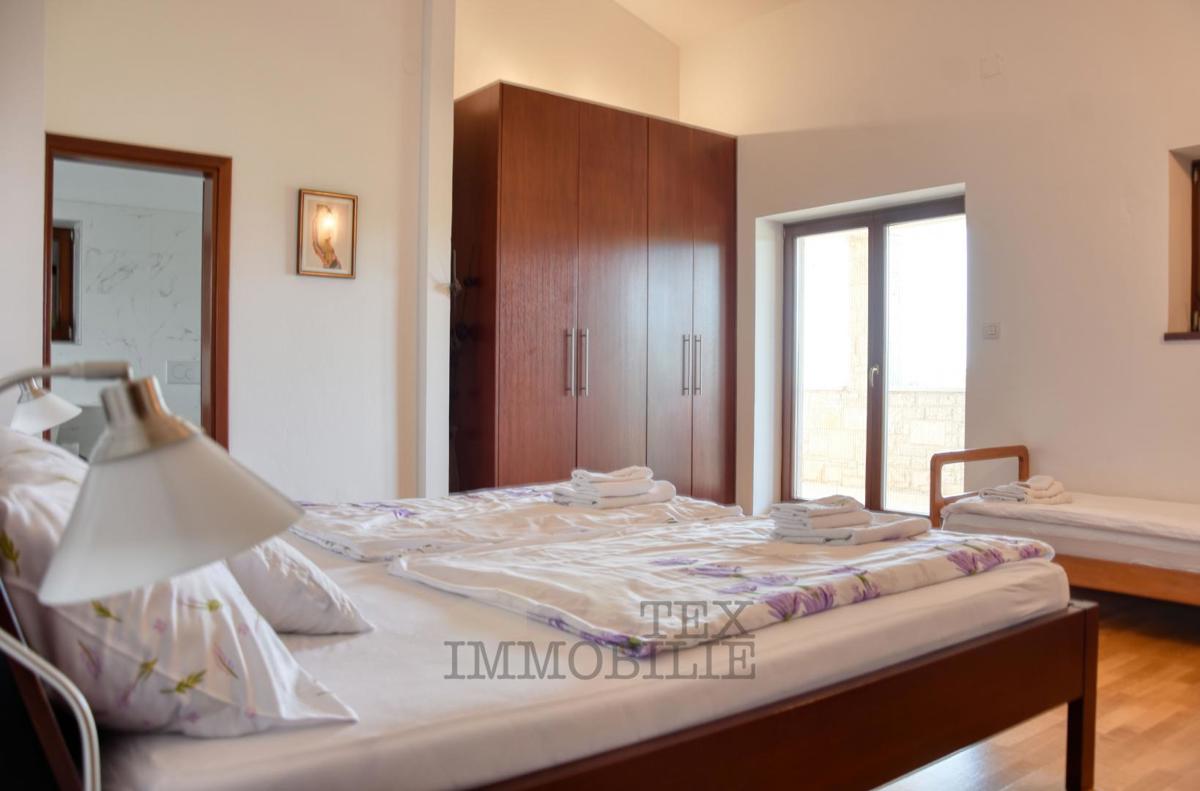 Villa in pietra con piscina in una zona tranquilla dell’Istria – 240 m²