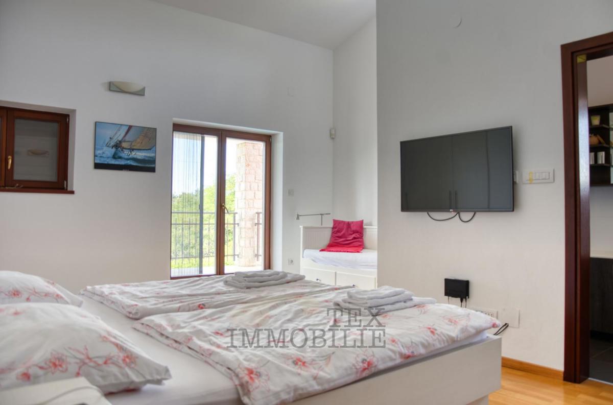 Villa in pietra con piscina in una zona tranquilla dell’Istria – 240 m²