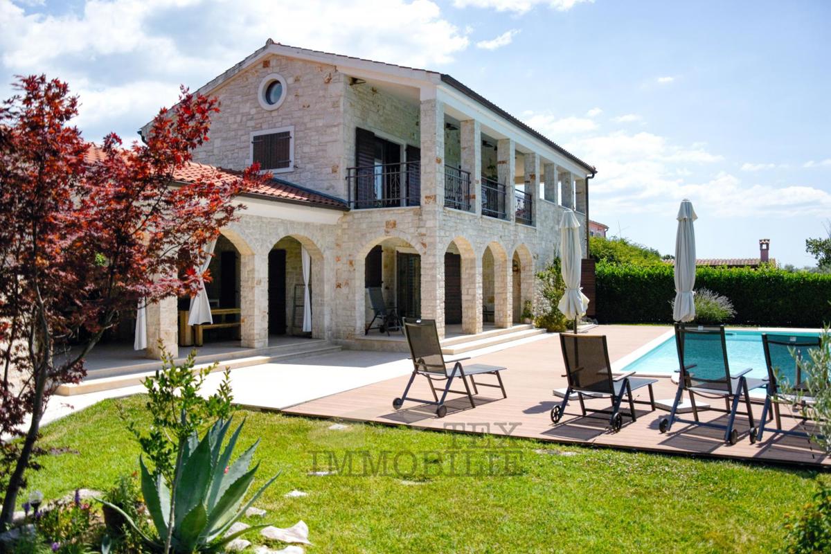 Villa in pietra con piscina in una zona tranquilla dell’Istria – 240 m²