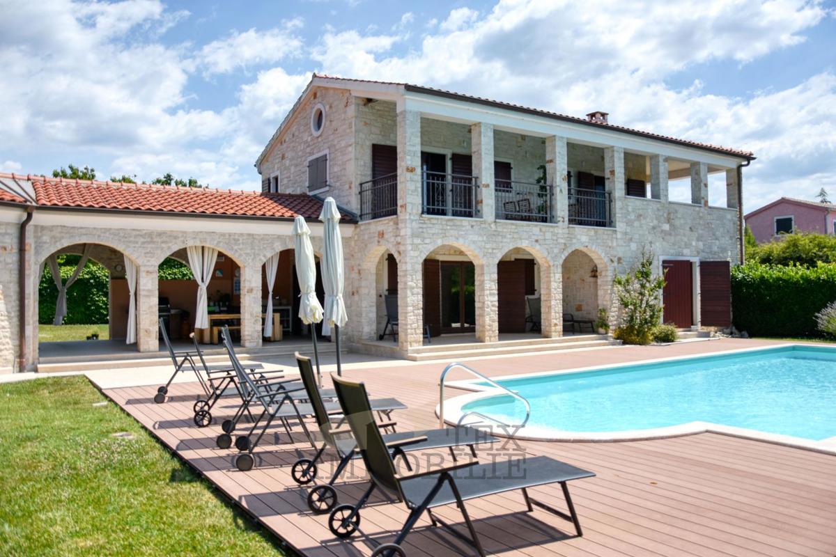 Villa in pietra con piscina in una zona tranquilla dell’Istria – 240 m²