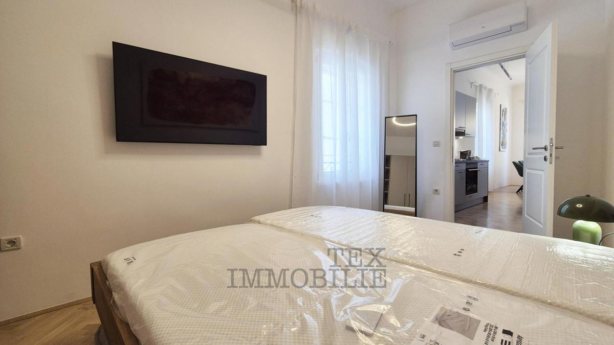 PARENZO – Edificio storico con 4 unità abitative nel pieno centro della città