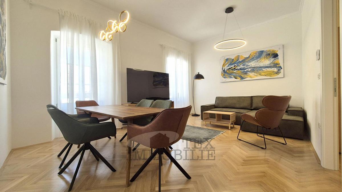 PARENZO – Edificio storico con 4 unità abitative nel pieno centro della città