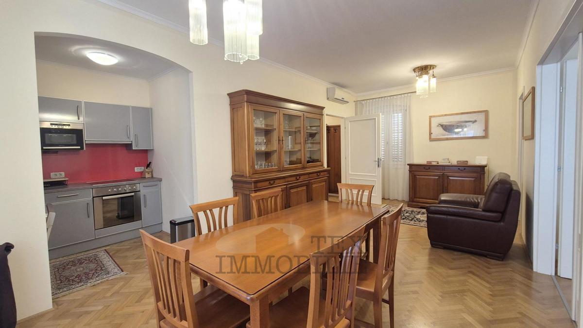 PARENZO – Edificio storico con 4 unità abitative nel pieno centro della città