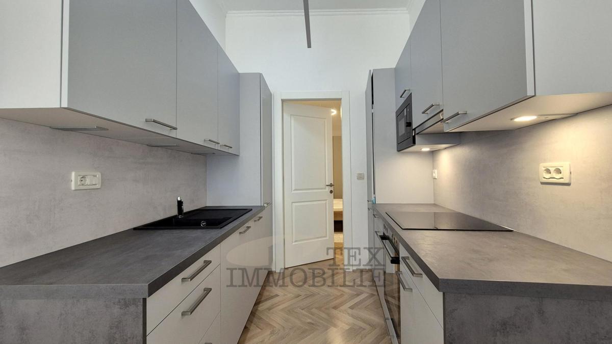 PARENZO – Edificio storico con 4 unità abitative nel pieno centro della città