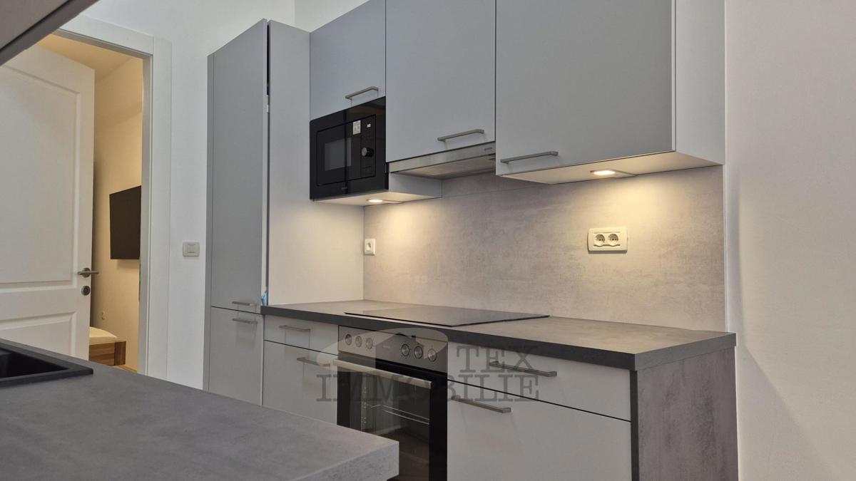 PARENZO – Edificio storico con 4 unità abitative nel pieno centro della città