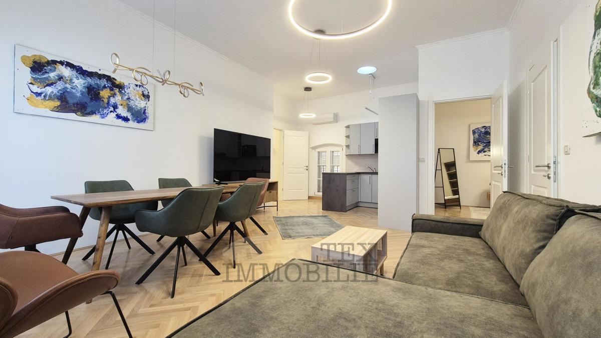 PARENZO – Edificio storico con 4 unità abitative nel pieno centro della città