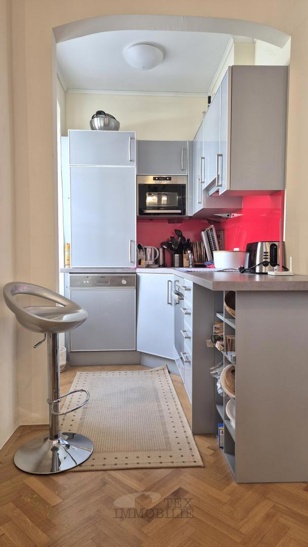 PARENZO – Edificio storico con 4 unità abitative nel pieno centro della città