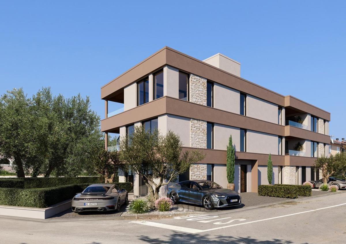 Moderno appartamento al piano terra con giardino privato di 240 m²