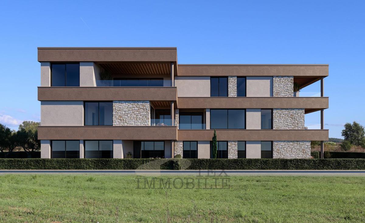 Moderno appartamento al piano terra con giardino privato di 240 m²