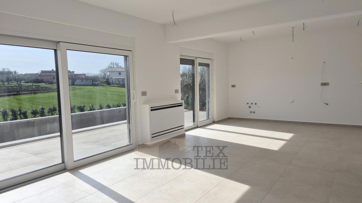 Villa moderna di lusso con piscina in posizione tranquilla, a 7 km da Poreč e dal mare