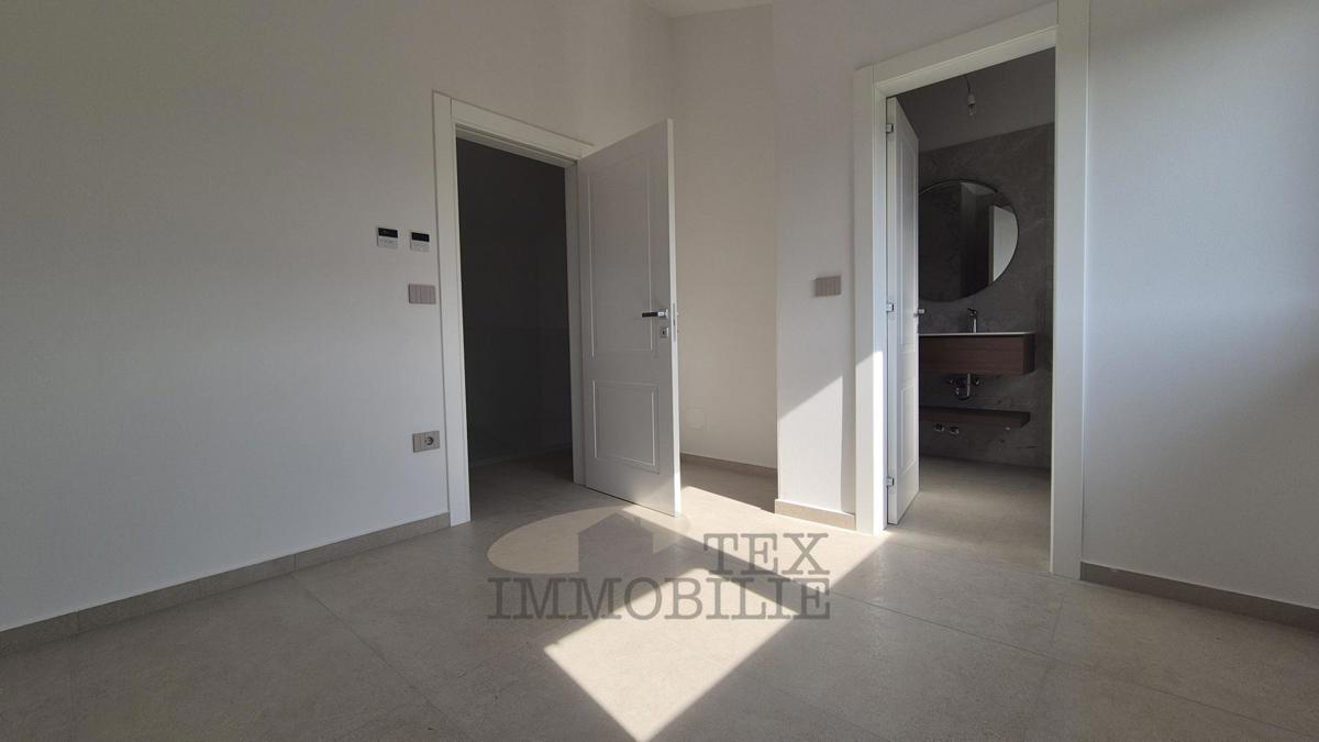 Villa moderna di lusso con piscina in posizione tranquilla, a 7 km da Poreč e dal mare