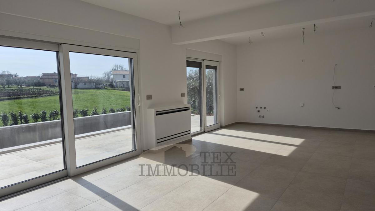 Villa moderna di lusso con piscina in posizione tranquilla, a 7 km da Poreč e dal mare