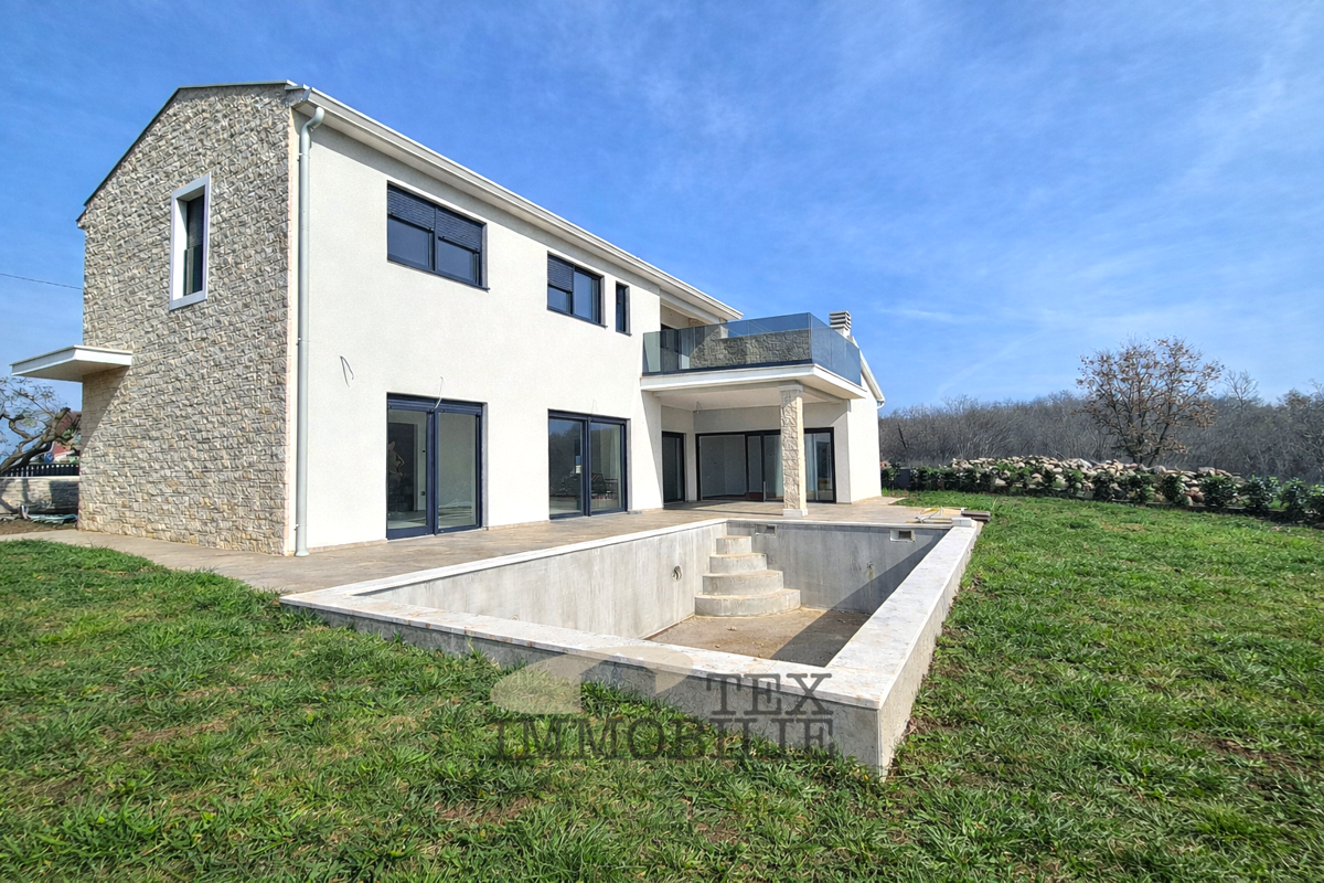 Villa moderna di lusso con piscina in posizione tranquilla, a 7 km da Poreč e dal mare