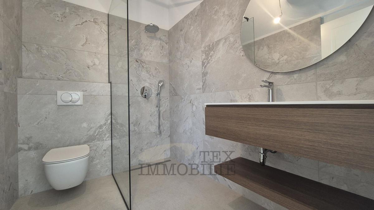 Villa moderna di lusso con piscina in posizione tranquilla, a 7 km da Poreč e dal mare