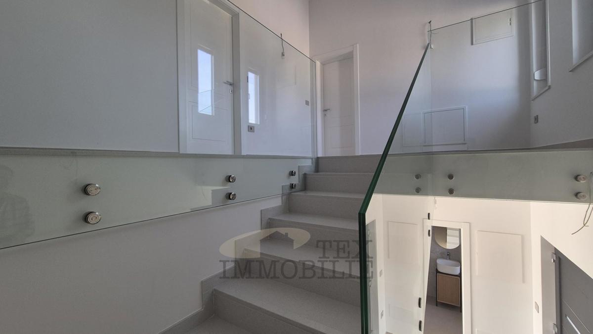 Villa moderna di lusso con piscina in posizione tranquilla, a 7 km da Poreč e dal mare