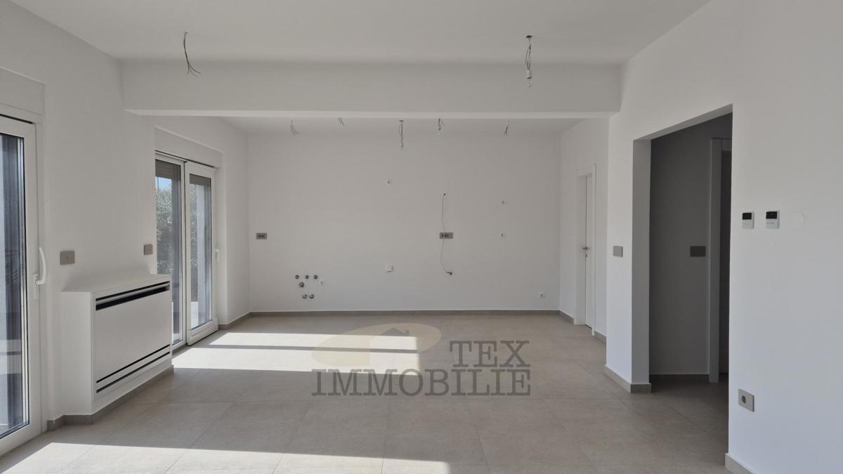 Villa moderna di lusso con piscina in posizione tranquilla, a 7 km da Poreč e dal mare