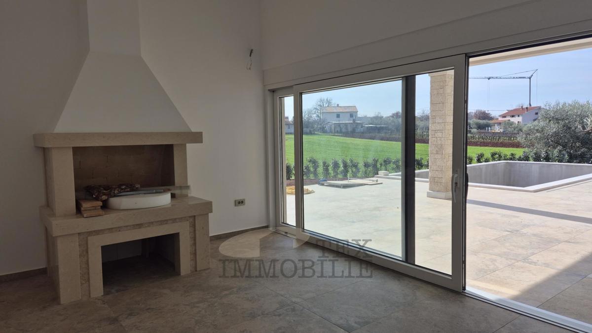 Villa moderna di lusso con piscina in posizione tranquilla, a 7 km da Poreč e dal mare