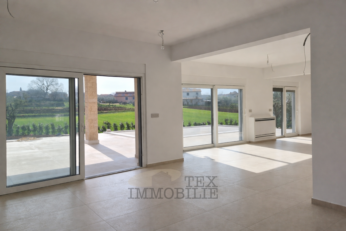 Villa moderna di lusso con piscina in posizione tranquilla, a 7 km da Poreč e dal mare