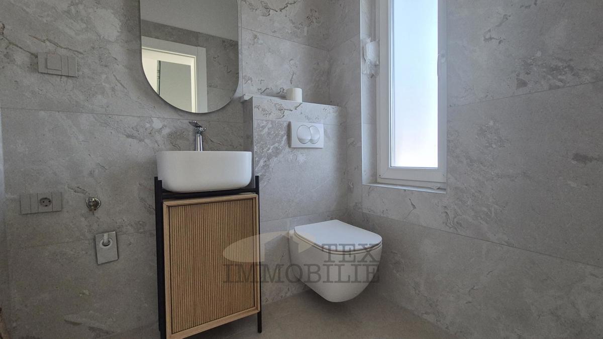 Villa moderna di lusso con piscina in posizione tranquilla, a 7 km da Poreč e dal mare