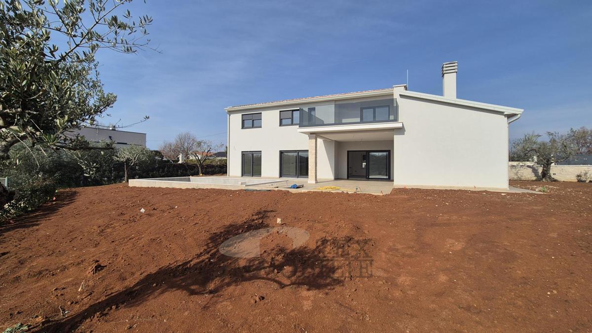 Villa moderna di lusso con piscina in posizione tranquilla, a 7 km da Poreč e dal mare