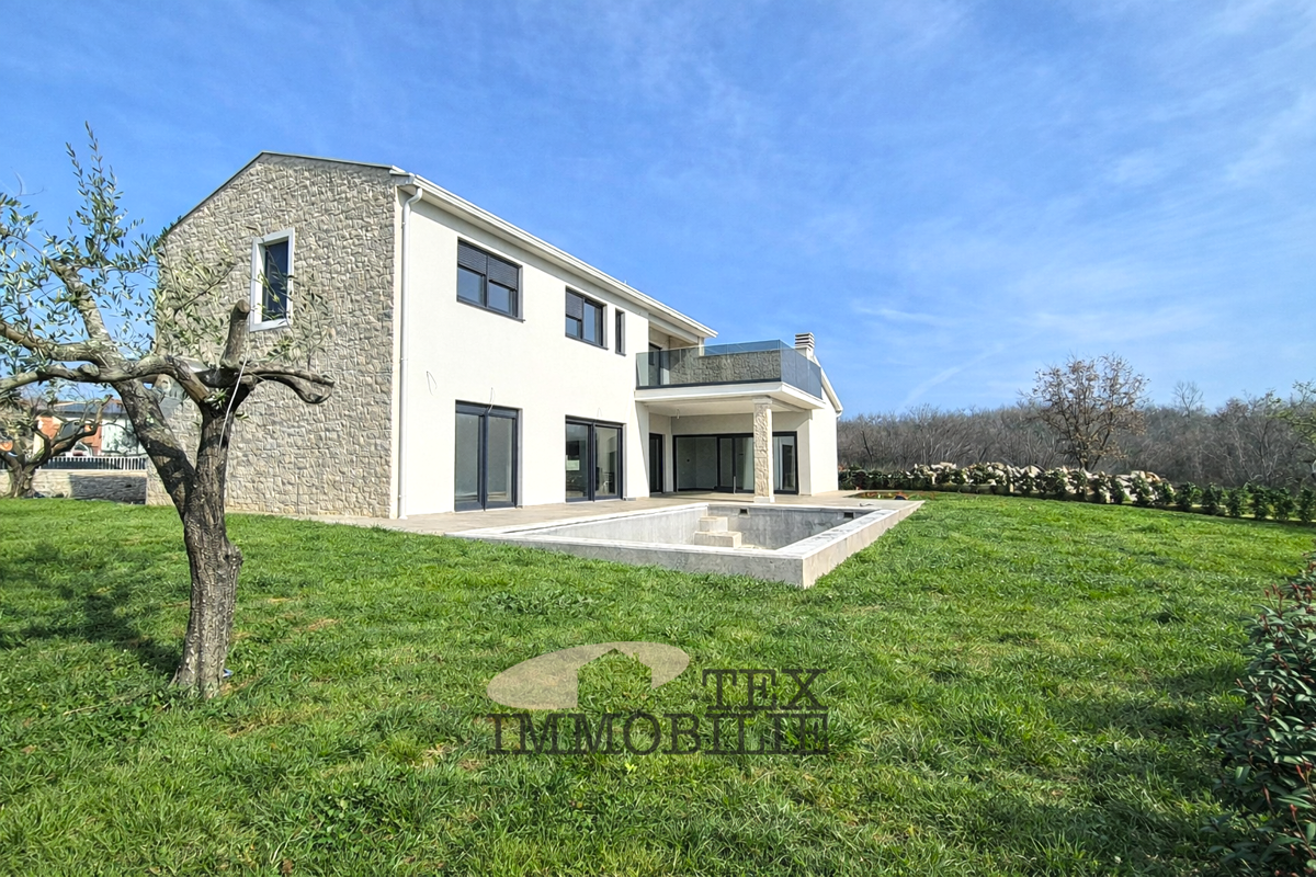 Villa moderna di lusso con piscina in posizione tranquilla, a 7 km da Poreč e dal mare