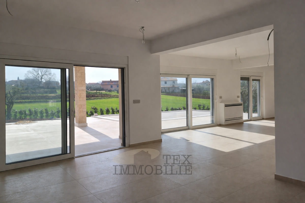 Villa moderna di lusso con piscina in posizione tranquilla, a 7 km da Poreč e dal mare