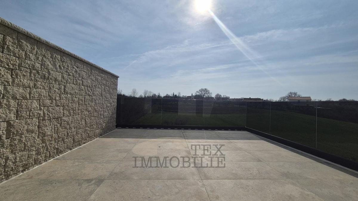 Villa moderna di lusso con piscina in posizione tranquilla, a 7 km da Poreč e dal mare