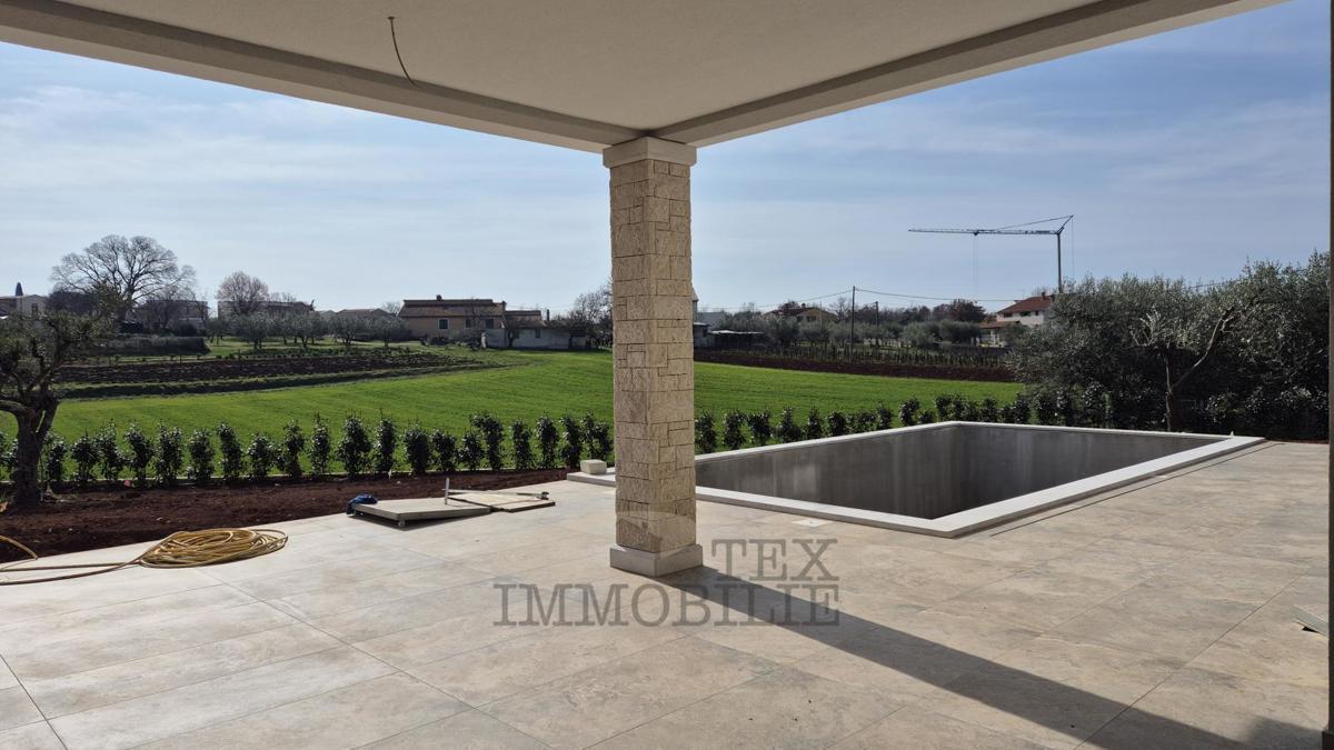 Villa moderna di lusso con piscina in posizione tranquilla, a 7 km da Poreč e dal mare