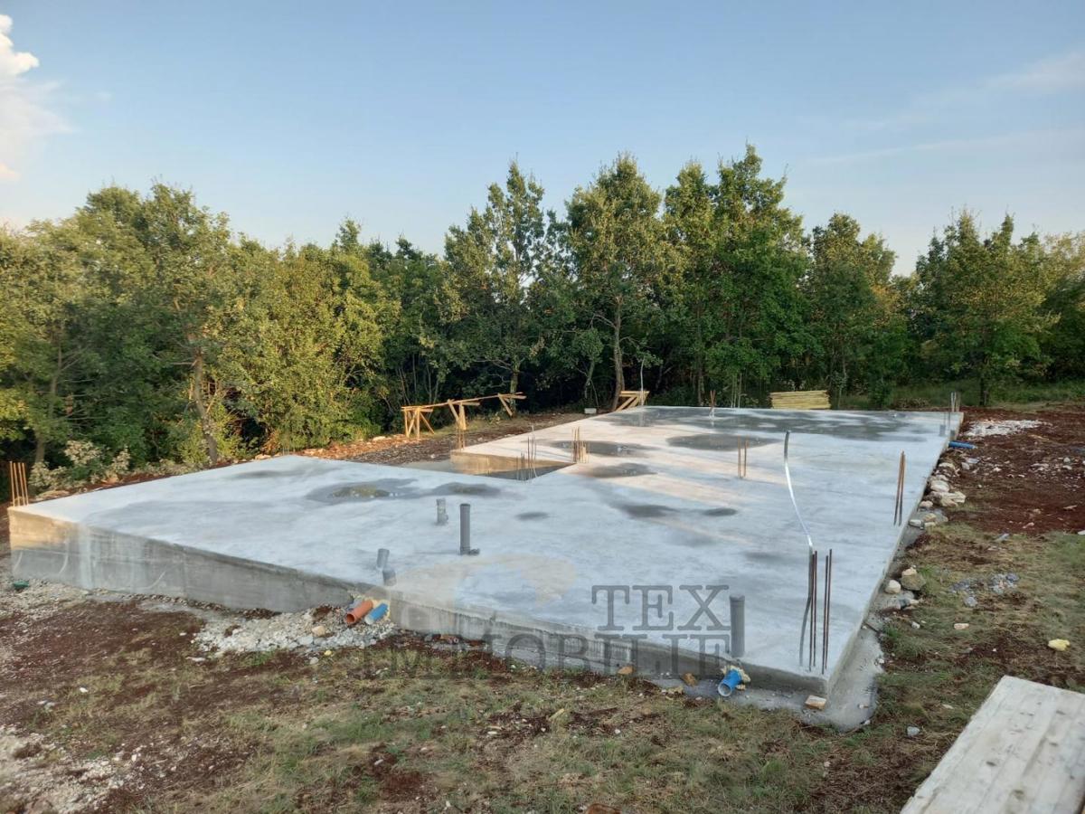 Terreno edificabile con permesso di costruzione nelle vicinanze di Visignano