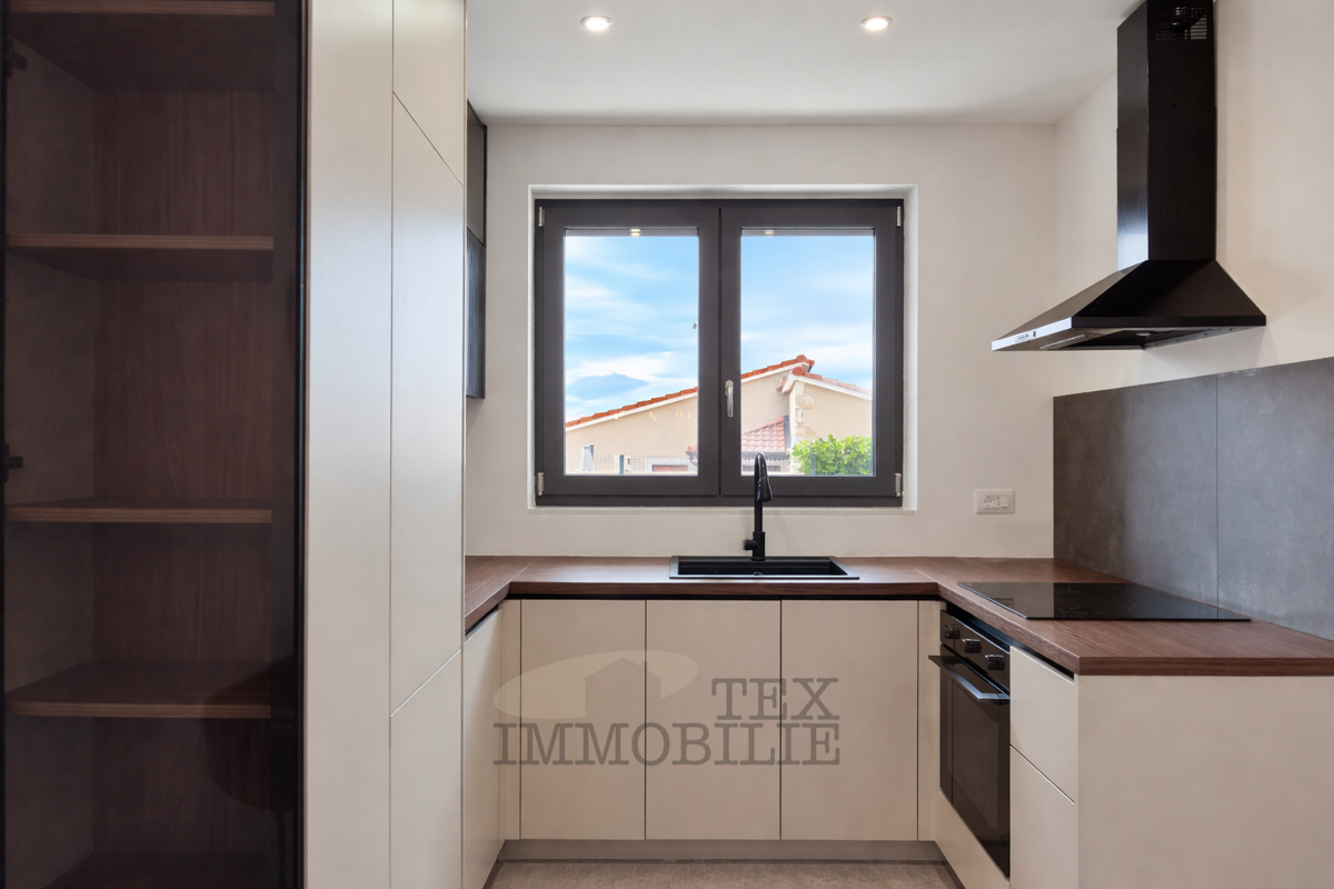 Parenzo - Appartamento con piscina e tre camere da letto