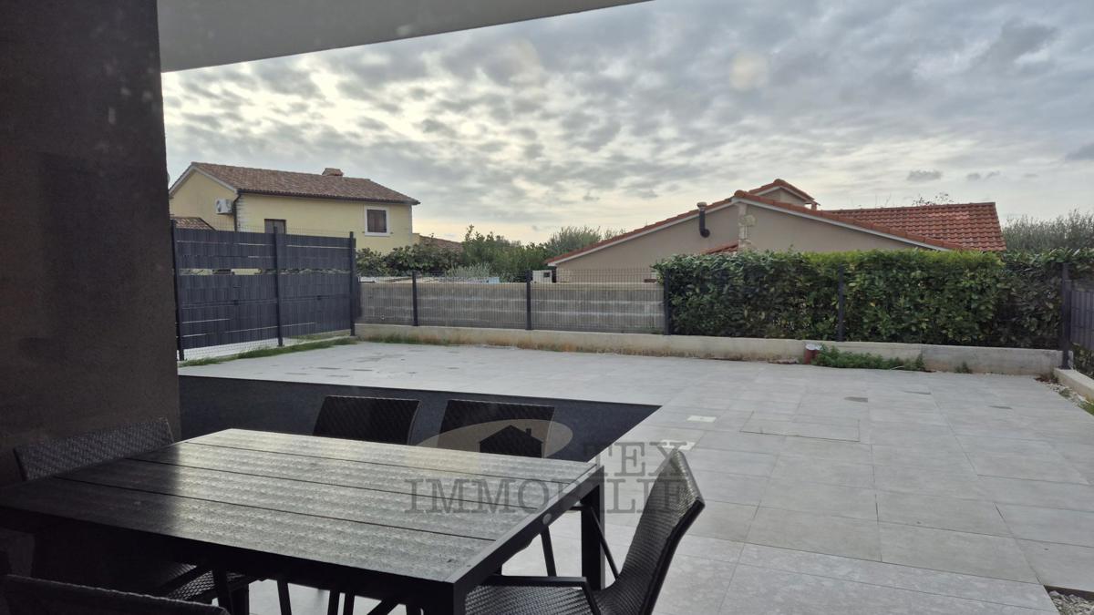 Parenzo - Appartamento con piscina e tre camere da letto