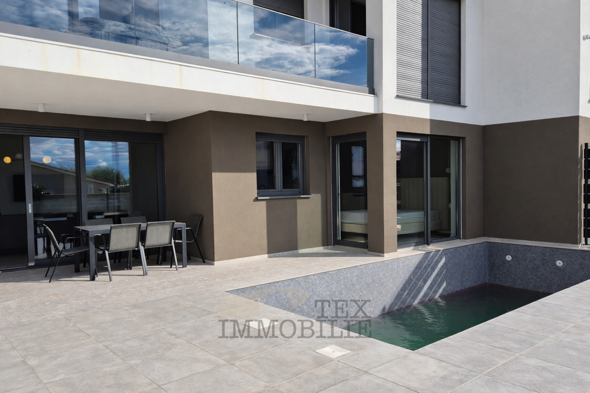 Parenzo - Appartamento con piscina e tre camere da letto