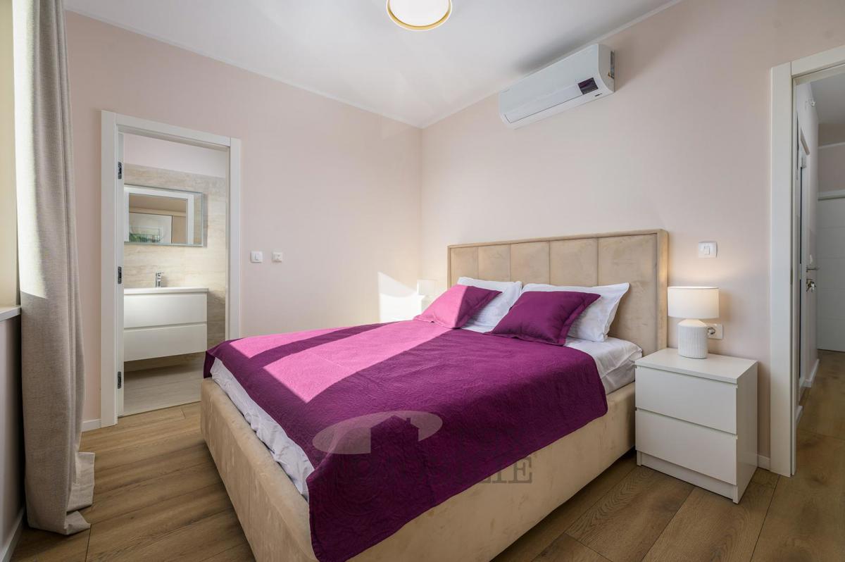 Nuova costruzione - appartamento con tre camere da letto a Parenzo