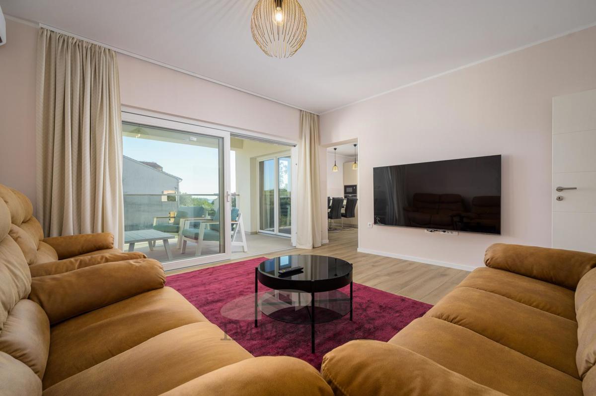 Nuova costruzione - appartamento con tre camere da letto a Parenzo