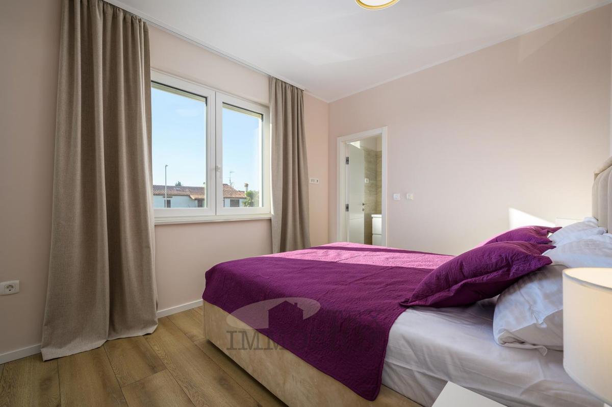 Nuova costruzione - appartamento con tre camere da letto a Parenzo