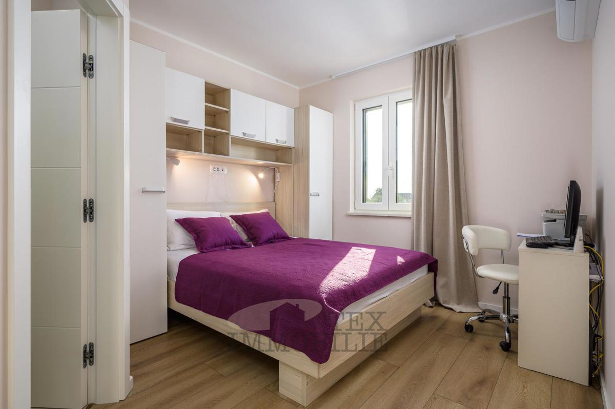 Nuova costruzione - appartamento con tre camere da letto a Parenzo