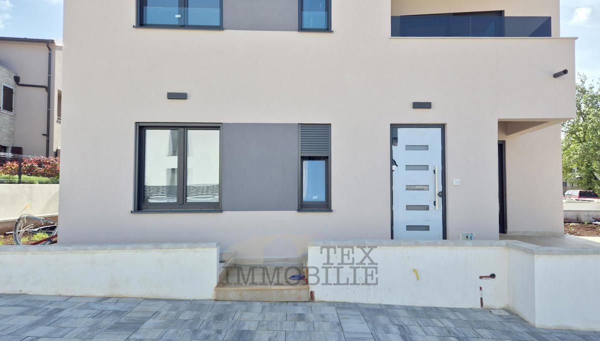 Nuovo appartamento vicino al mare e al centro di Parenzo 