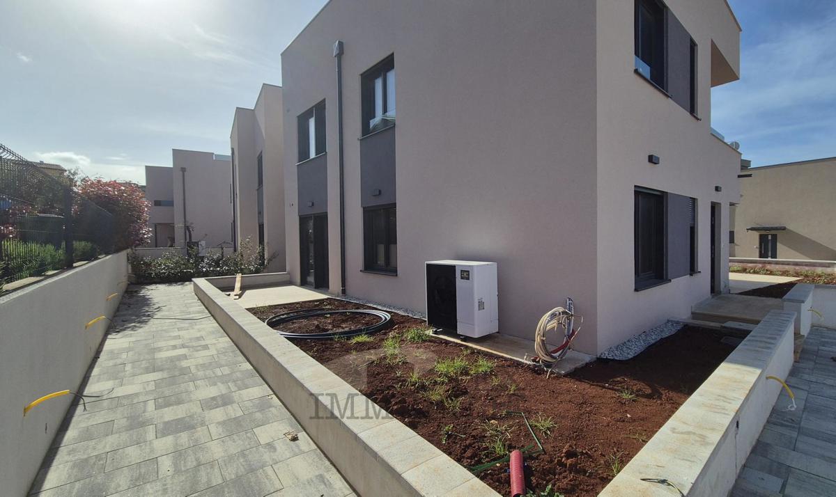 Nuovo appartamento vicino al mare e al centro di Parenzo 