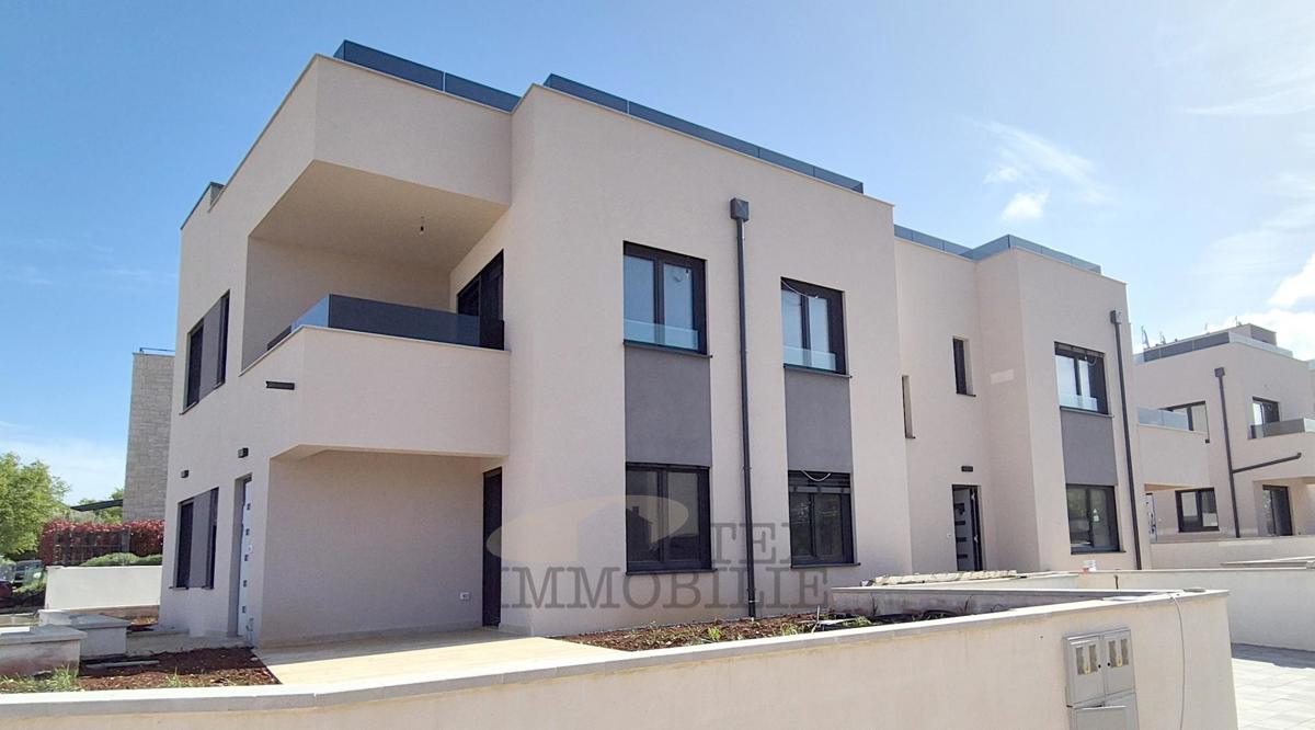 Nuovo appartamento vicino al mare e al centro di Parenzo 