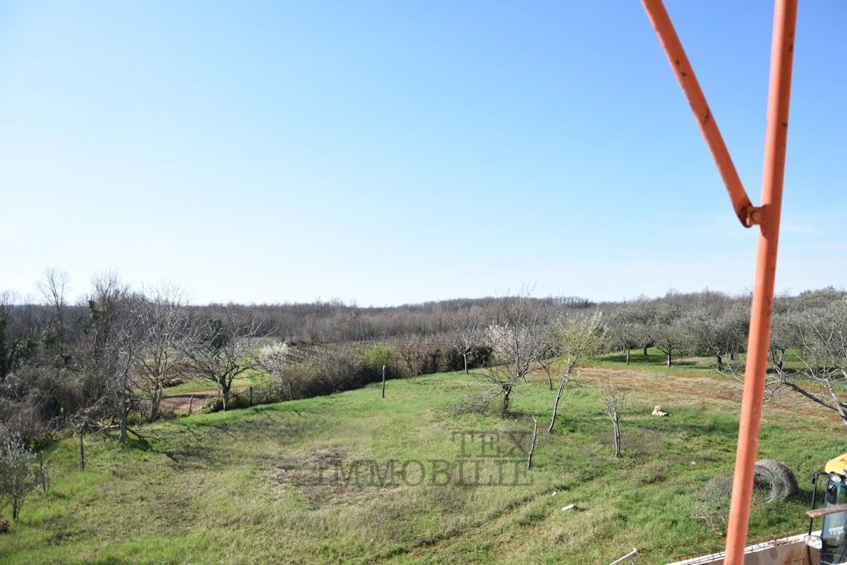 Una bellissima villa in pietra con piscina situata a 17 km dal mare