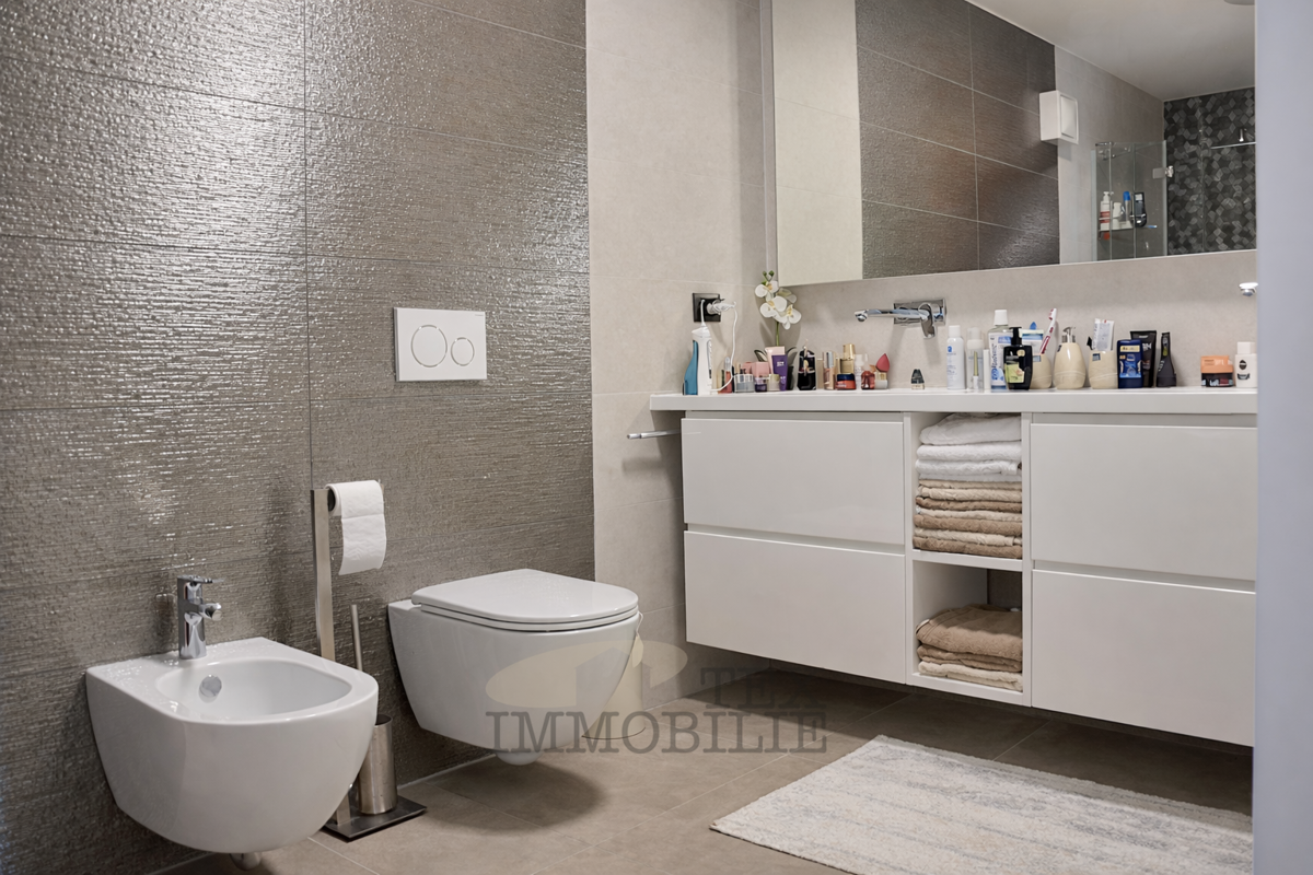 Nuovo appartamento di lusso nel centro di Parenzo , 102 m2