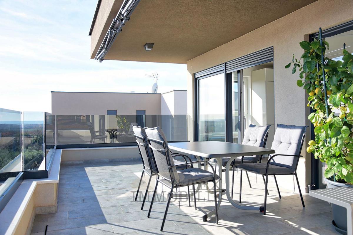 Appartamento di lusso con vista mare, 122 m2