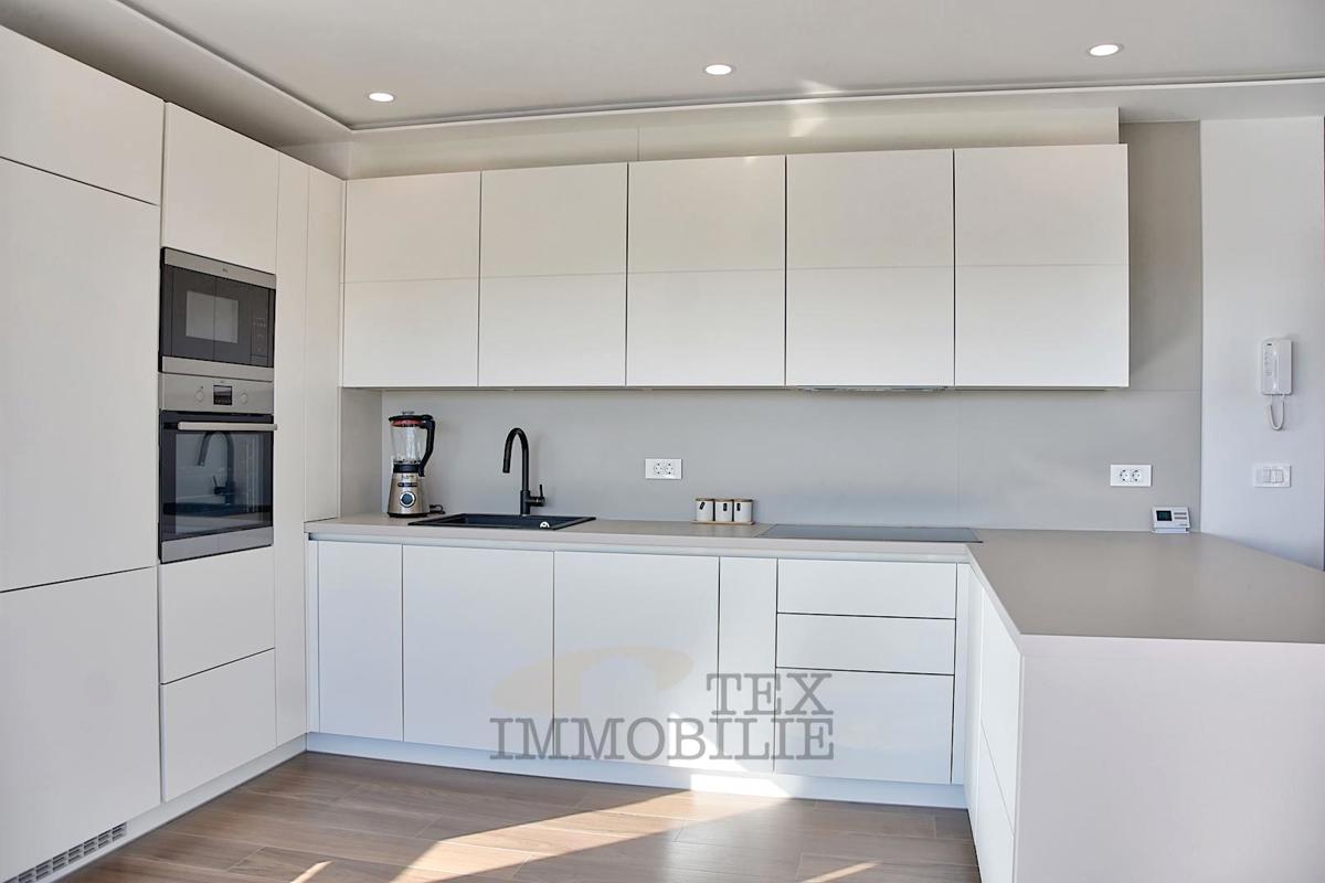 Appartamento di lusso con vista mare, 122 m2