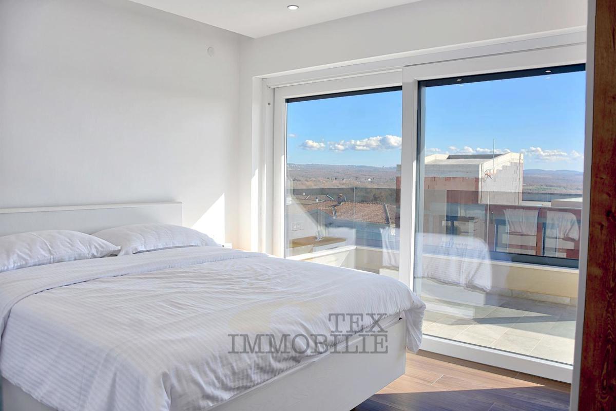 Appartamento di lusso con vista mare, 122 m2