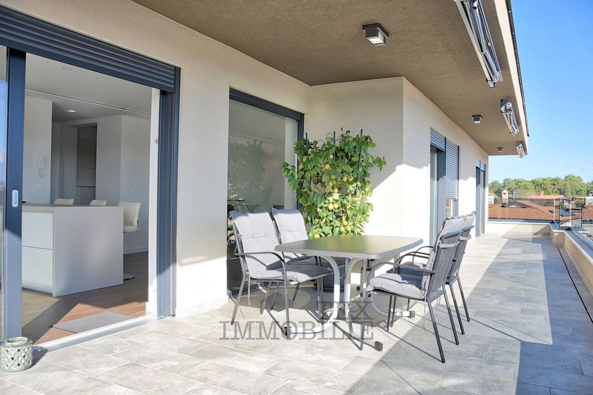 Appartamento di lusso con vista mare, 122 m2