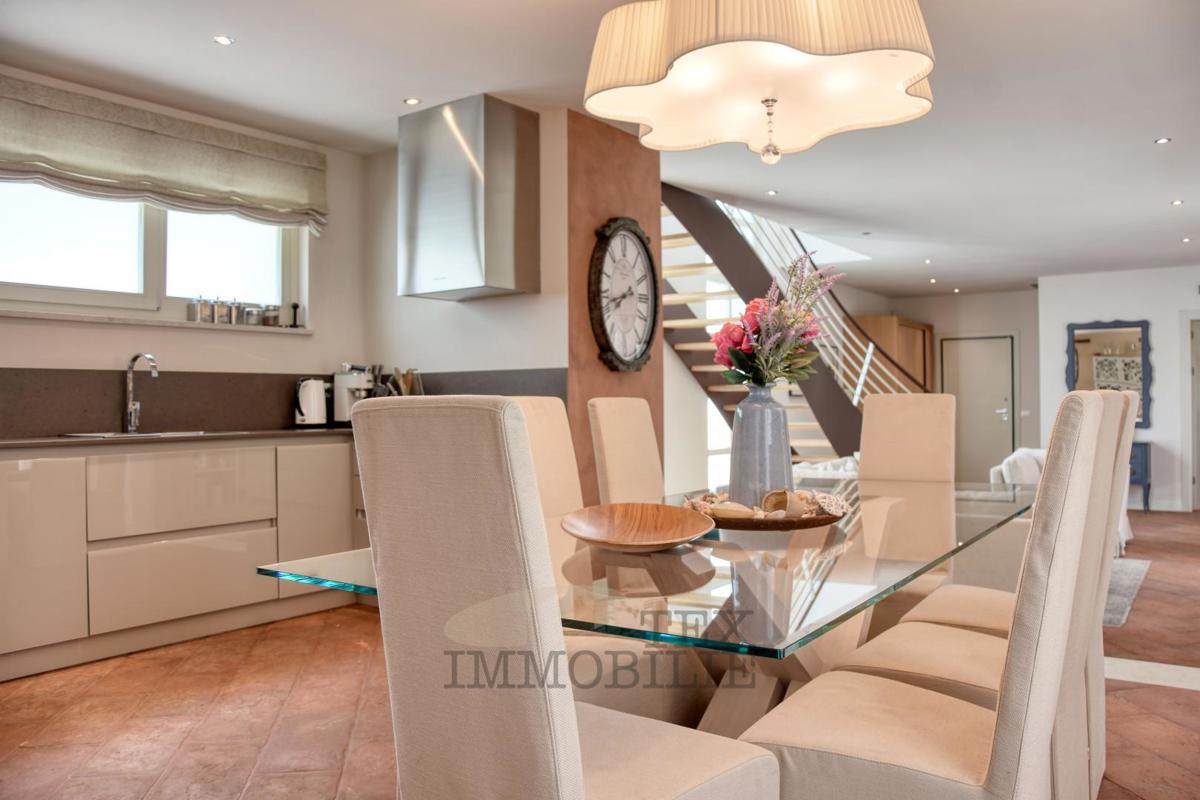 Villa di lusso con piscina e appartamento separato a 1300 m dal mare