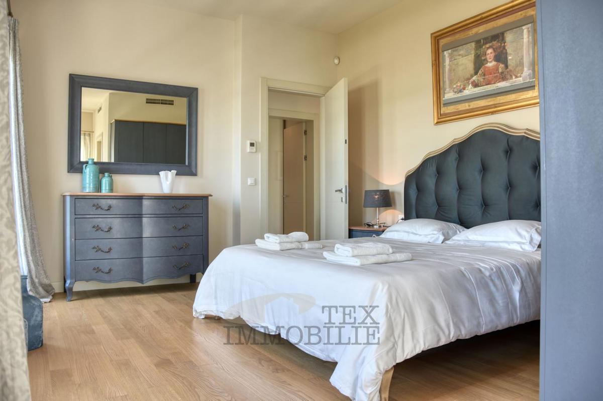 Villa di lusso con piscina e appartamento separato a 1300 m dal mare